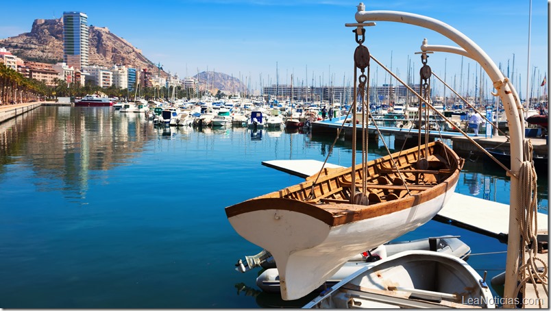  harbour with yachts in Alicante 