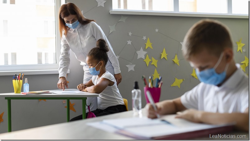 Gobierno de España autoriza la contratación de maestros y profesores sin formación de posgrado