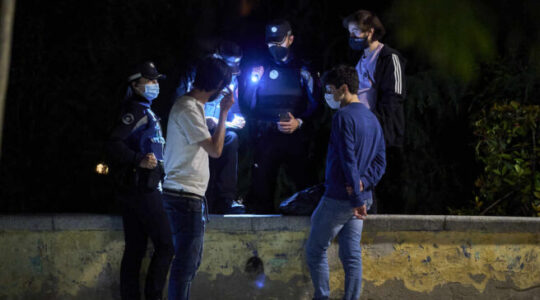 Madrid: La Policía puso más de 1.300 multas por botellón y no usar mascarilla el fin de semana