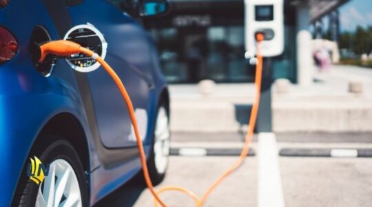 Europa propone prohibir la venta de coches diésel y gasolina a partir de 2035 en toda la UE