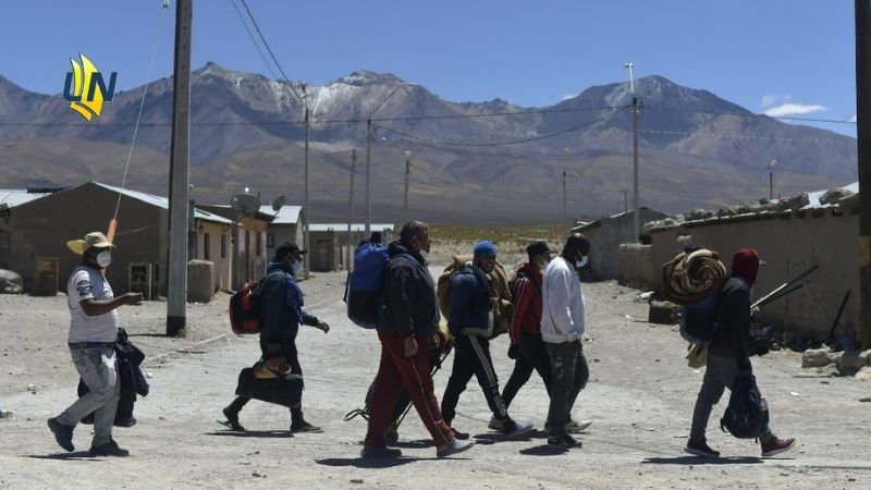 Venezolanos cruzando a pie para Chile