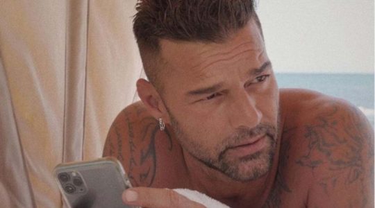 Ricky Martin responde a denuncia por relación «amorosa» con su sobrino que lo condenaría a prisión