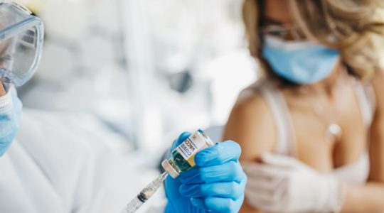 Vacunación: ¿Necesito la tercera dosis para poder viajar fuera de España?