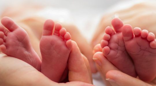 Superfertilización heteroparental: Da a luz a mellizos de padres diferentes
