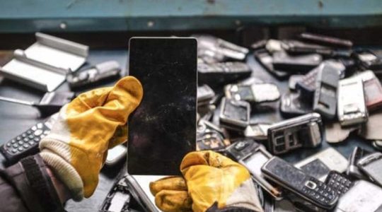 Unos 5.300 millones de teléfonos móviles se convertirán en basura a final de año