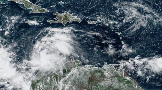 Nicaragua emite un aviso, la tormenta tropical Julia se adentra en el Caribe
