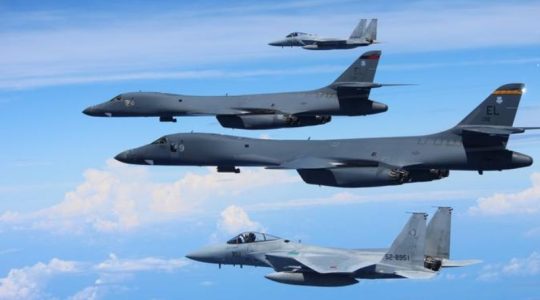 EE.UU. envía bombardero B-1B a participar en maniobras con Corea del Sur