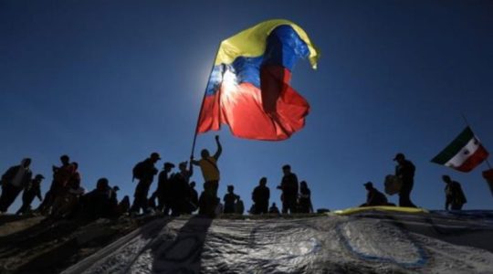 Cientos de venezolanos cruzan a EE UU para pedir asilo tras fallo judicial