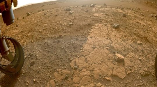 El rover Perseverance de la NASA investiga un «intrigante» lecho de roca en Marte