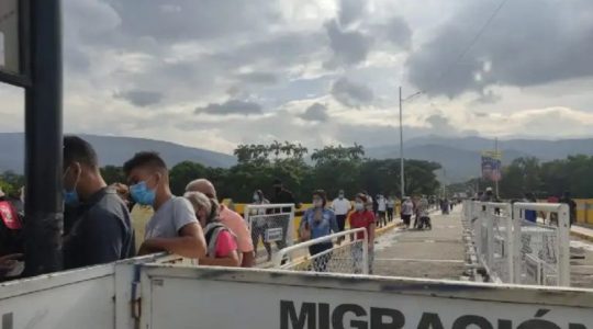 Colombia y Venezuela abrirán frontera para autos particulares el 1 de enero