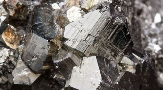 Científicos encuentran dos minerales nunca vistos en un meteorito de 15 toneladas