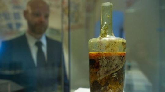 La botella de vino más antigua del mundo es segura para beber, probablemente