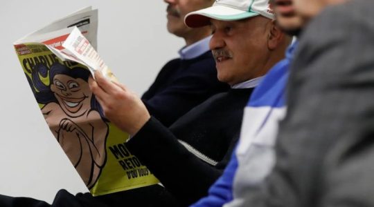 Irán advierte a Charlie Hebdo tras su última portada: «Mira lo que le pasó a Salman Rushdie»