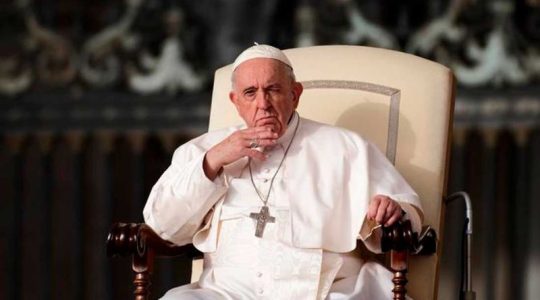 El papa Francisco no ve «un delito» en la homosexualidad, pero sí un «pecado»: «También lo es la falta de caridad»