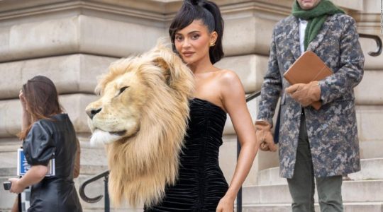 Todo lo que hay que saber sobre el atuendo de Kylie Jenner con una cabeza de león