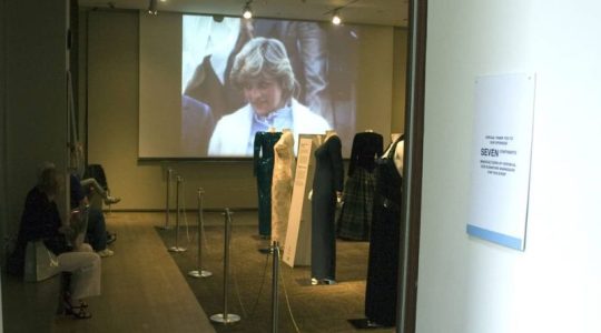 Icónico vestido de la princesa Diana de Gales será subastado por más de 80.000 dólares