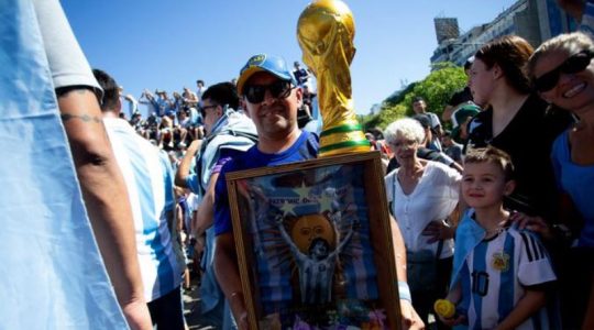 Con la copa sobre la mesa, Sudamérica pide el Mundial de 2030