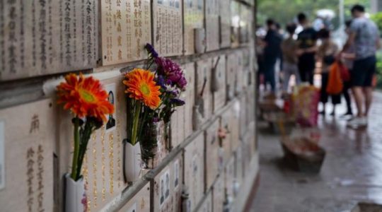 Un anciano chino finge su funeral en vida para saber cómo será