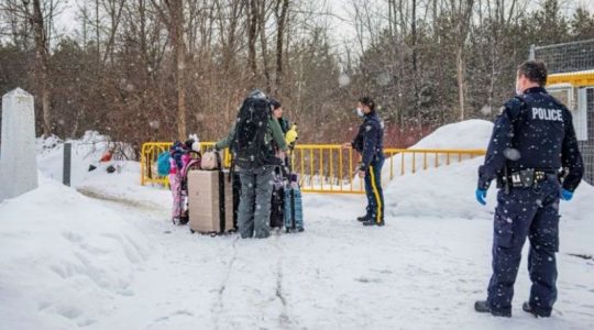 «El sueño americano murió»: por qué cada vez más migrantes cruzan desde EE UU a Canadá para pedir asilo